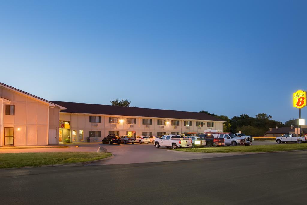 Super 8 By Wyndham Storm Lake Buitenkant foto
